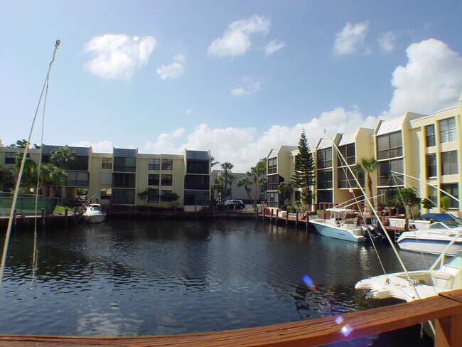 Building Photo - 9 Royal Palm Way