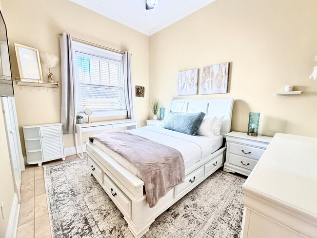 Building Photo - 509 S Willow Ave