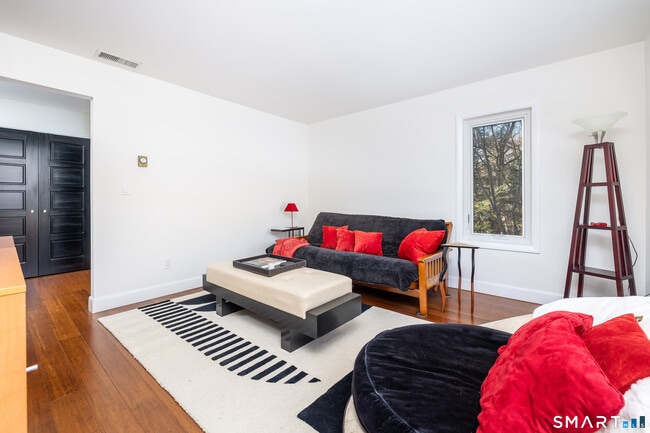 Building Photo - 9 Belshyre Ct