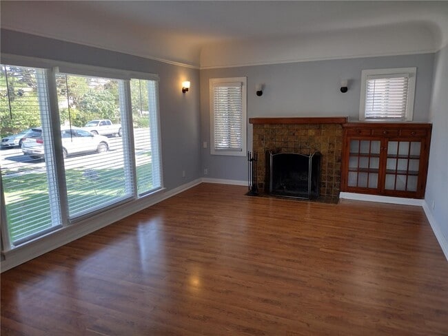 Building Photo - 1629 Cota Ave