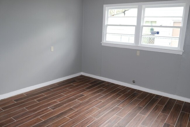 Building Photo - 1303 Burchett St