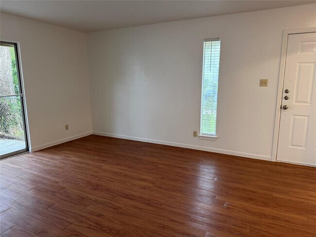 Building Photo - 4714 Creek Bend Dr