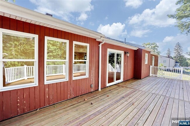 Building Photo - 43 Forest Dr