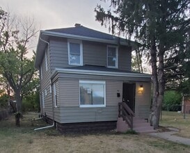 Building Photo - Spacious 4 Bedroom Home with Fenced Yard