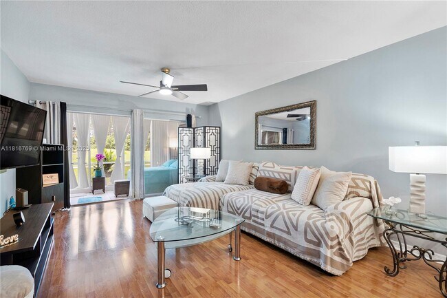 Building Photo - 3150 N Palm Aire Dr