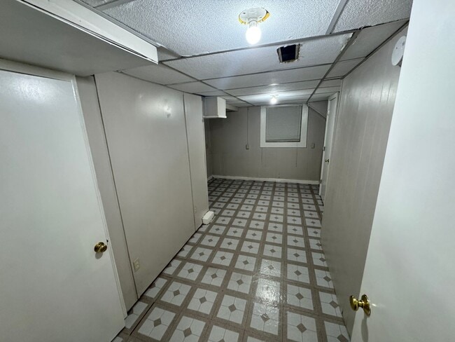 Building Photo - 1 Block from Campus & 3 blocks from Aggieville