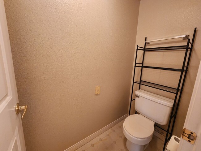 Building Photo - 2nd Story Condo in gated community close to the pool.