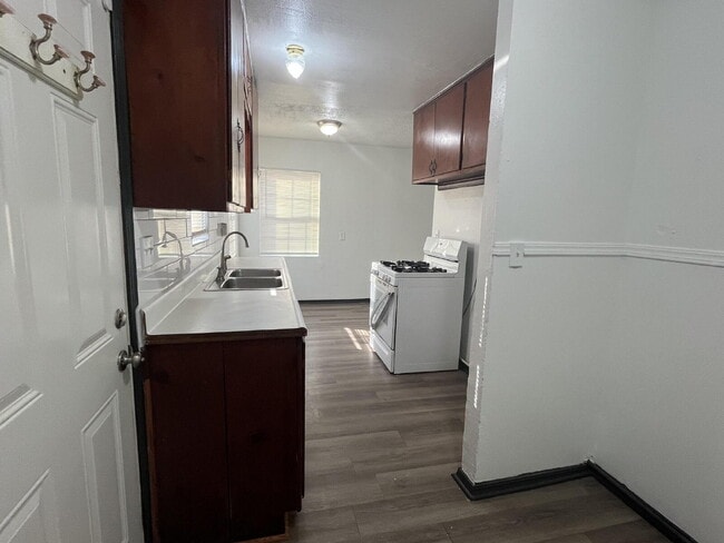 Building Photo - 1136 SE 21st St