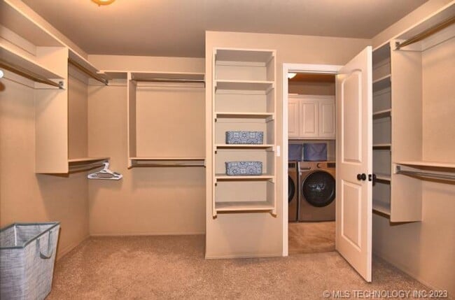 Building Photo - Room for the whole family in this 5 bedroom, 3-1/2 bath Executive Rental on corner lot in Millice...