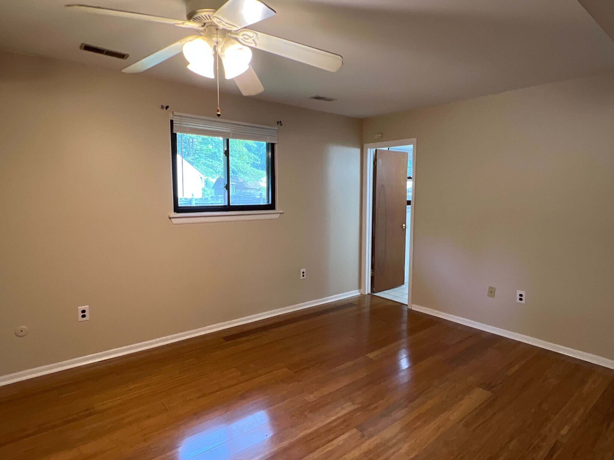Building Photo - 101 Fantasia Dr