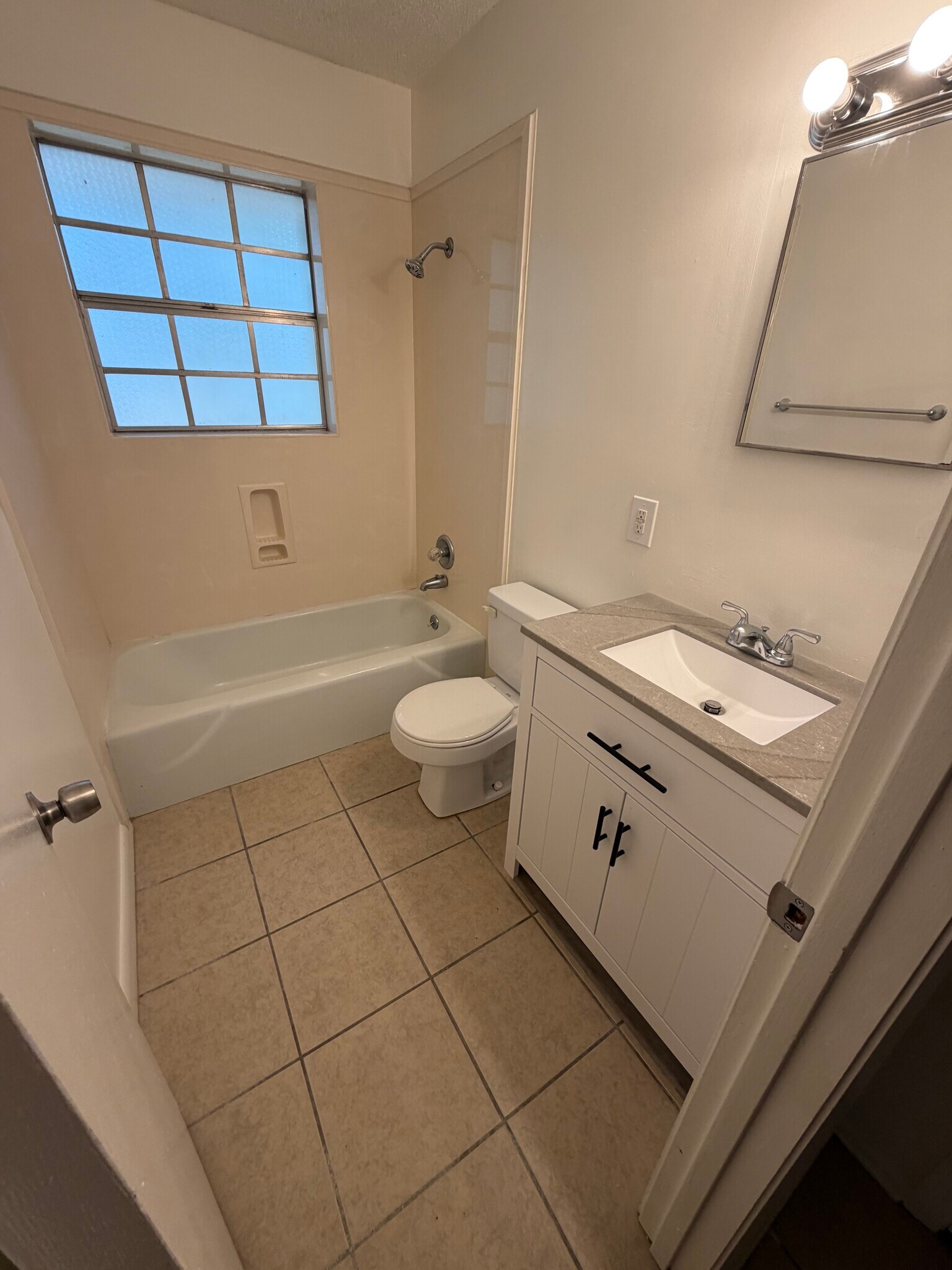 Hall Bathroom - 2065 Camp Wilkes Rd