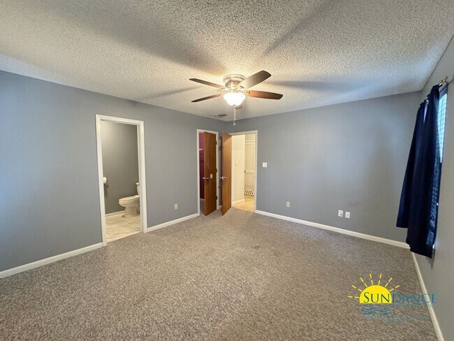 Building Photo - Spacious 3 Bedroom Home in Mary Esther!