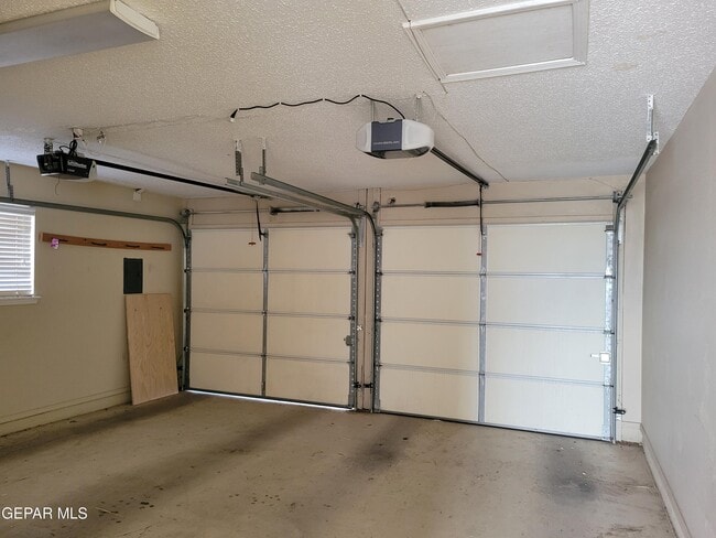 Building Photo - 305 Garden Grove Ln