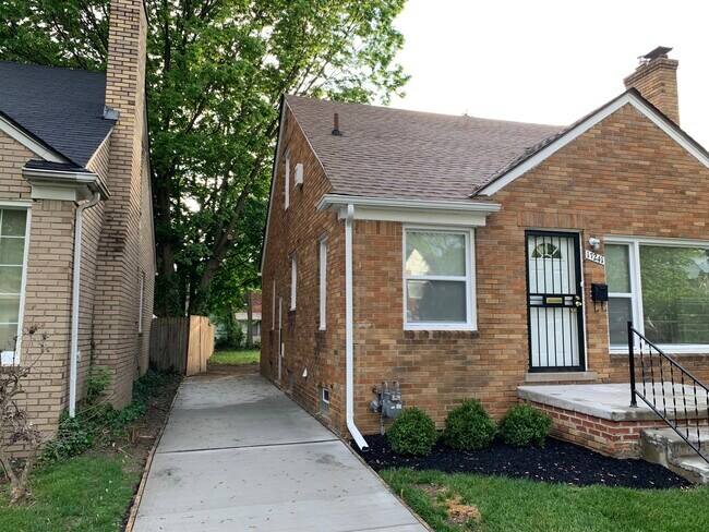Building Photo - 17241 Shaftsbury Ave
