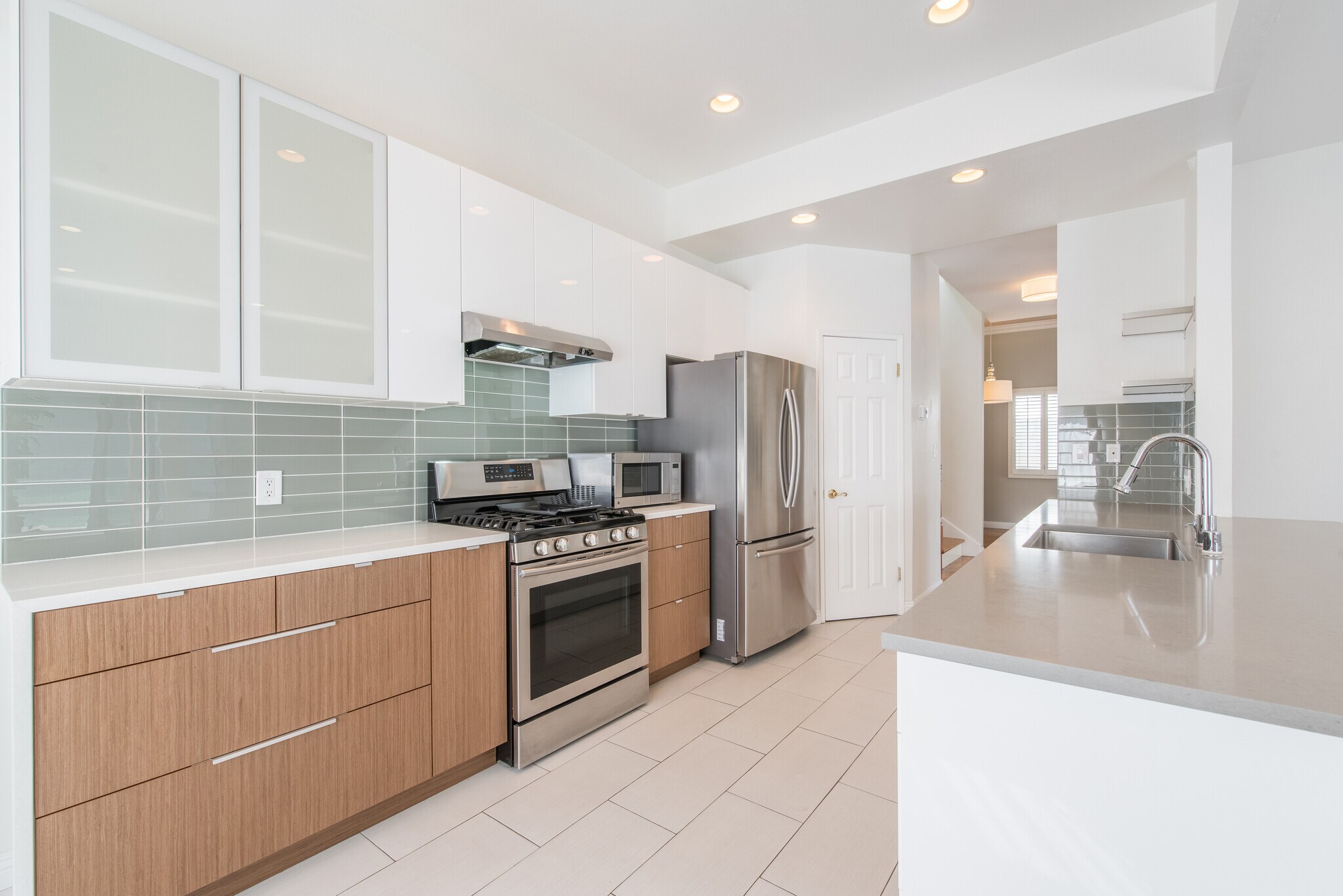 Full updated kitchen and pantry - 2781 Mira Vista Dr