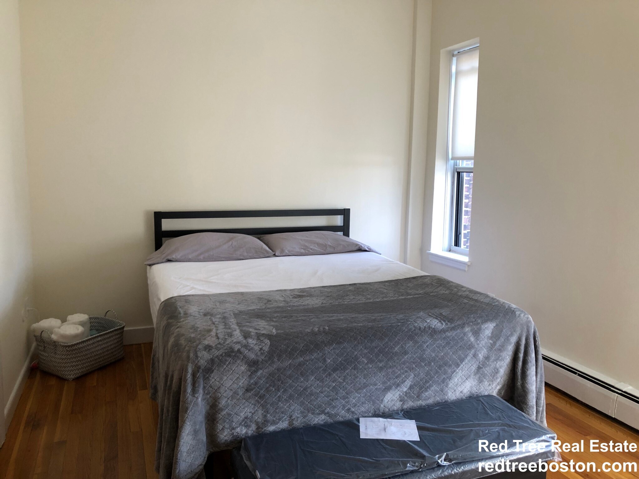 Building Photo - 176 N Beacon St