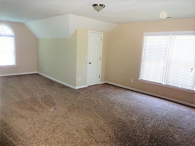 Building Photo - 4070 Lake Russell Court