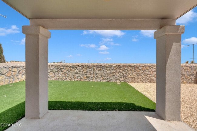 Building Photo - 544 La Entrada Cir