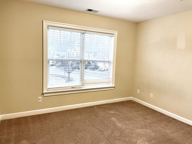 Building Photo - Beautifully Maintained Home in the Heart o...