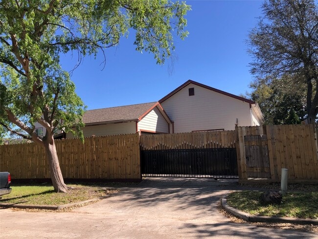 Building Photo - 7618 Del Glen Ln