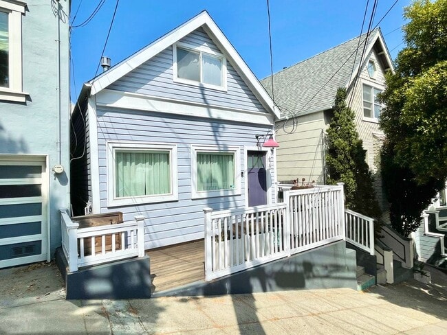 Building Photo - Remodeled Off Street Cottage 2BR/1BA Priva...