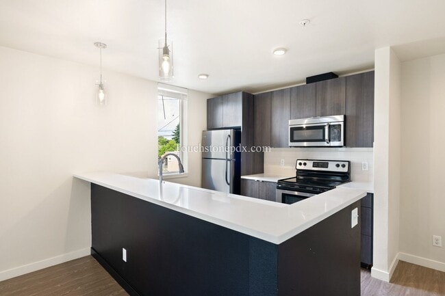 Building Photo - Contemporary 2 BD | 1.5 BA Apartment in The Heart of Northeast Portland