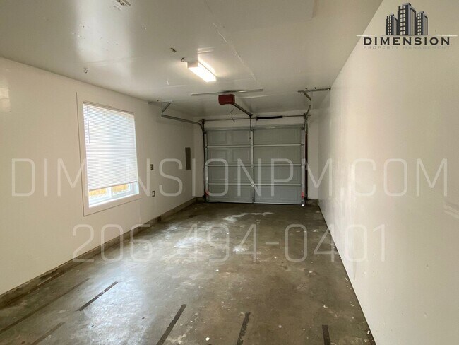 Building Photo - Stunning Renovated 2BR/1.5BA Duplex with A...