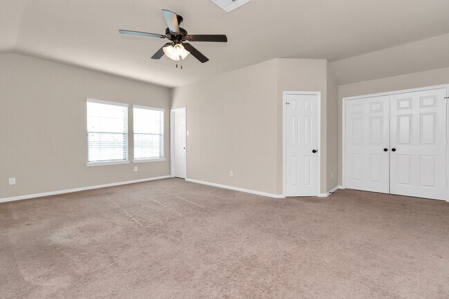 Building Photo - 5635 Round Robin Dr