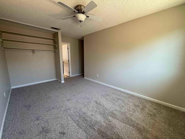 Building Photo - Single Story 4 Bedroom
