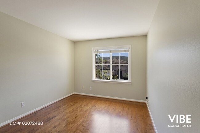 Building Photo - Spacious 3 bedroom plus office in Desirabl...
