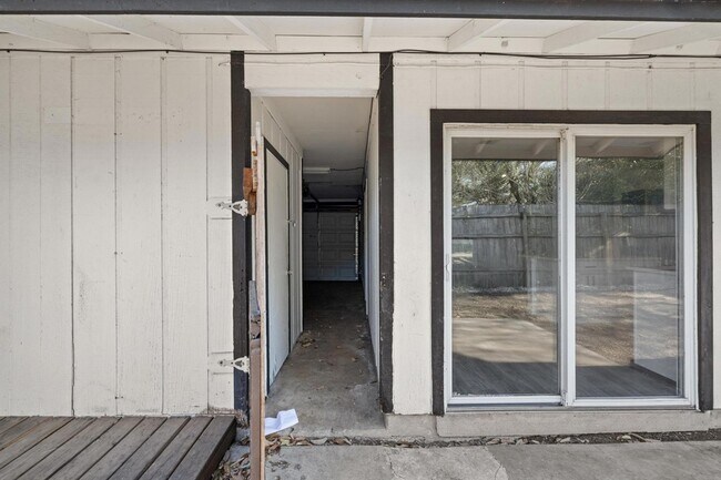 Building Photo - 3201 Mossrock Dr