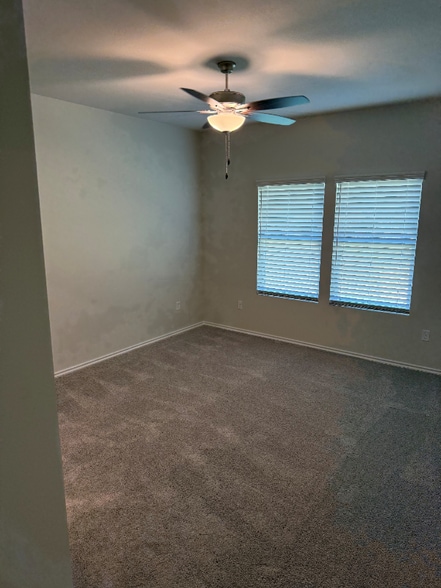 Building Photo - 3109 Mesa Dr