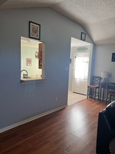 Primary Photo - 1109 Palomino Dr
