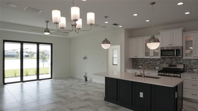 Building Photo - 6629 Fort Pierce Ave