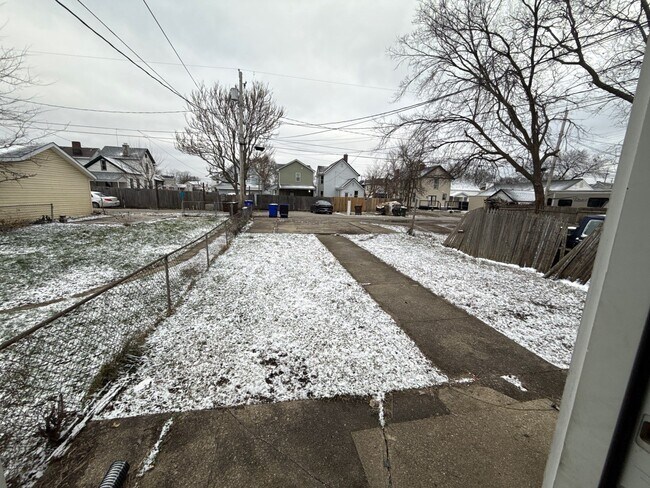 Building Photo - 1116/ 1120 Bonacker