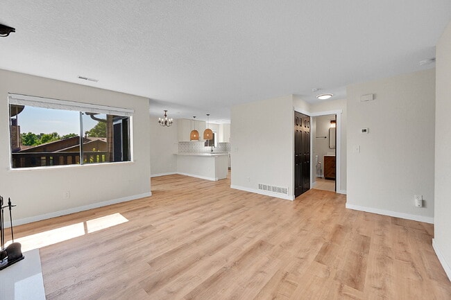 Building Photo - $1,995.00, 2 Bed 2 Bath Condo in Westminster!