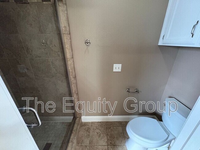 Building Photo - 540 W Birch Ct