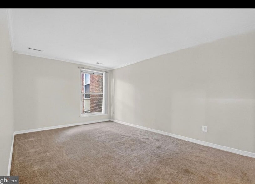 Building Photo - 3330 Woodburn Village Dr