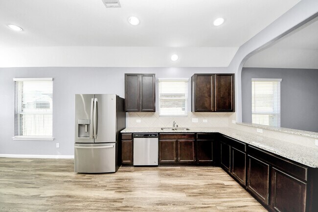 Building Photo - 2335 Spring Hollow Dr