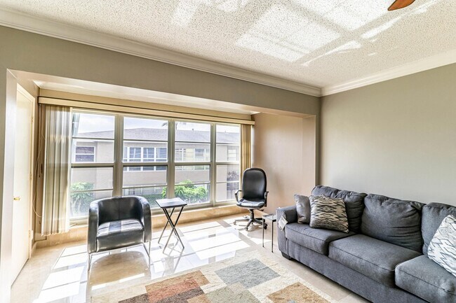 Building Photo - 2460 Juniper Dr