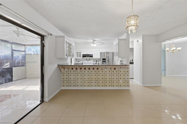 Building Photo - 6929 SW 38th St