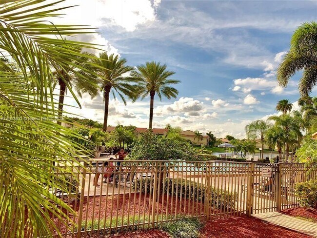 Building Photo - 1247 SW 46th Ave