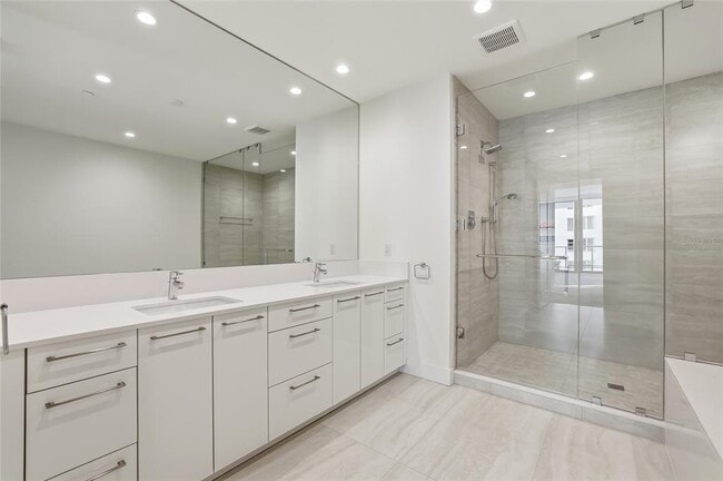 Building Photo - 301 1st St S