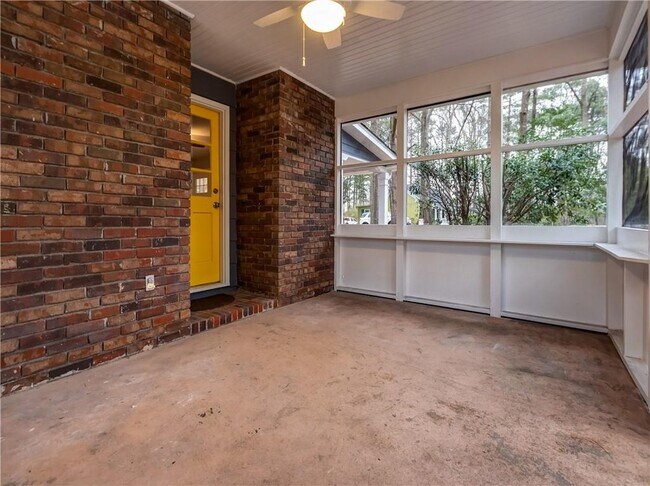 Building Photo - 4745 Hillside Dr