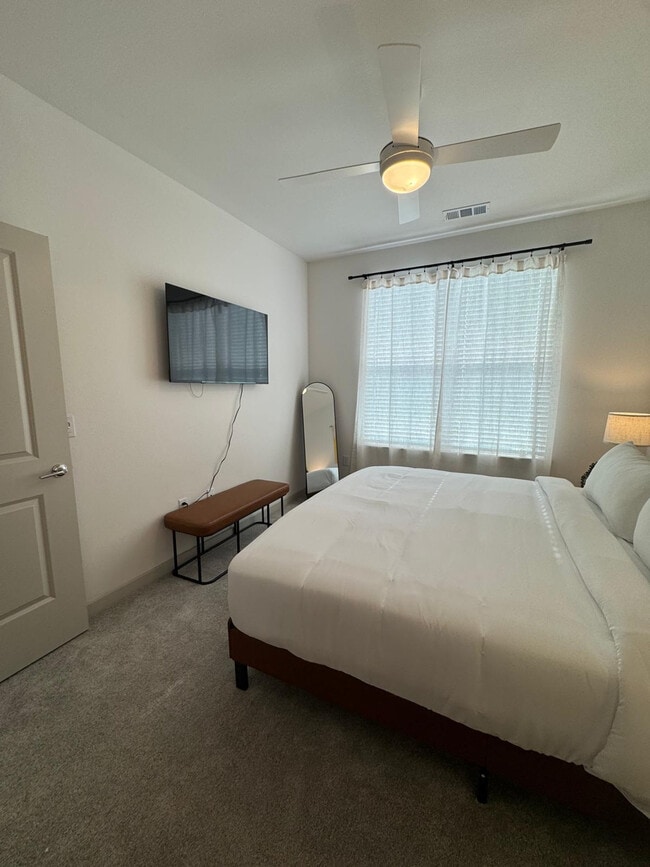 Building Photo - 1301 Leah Ave