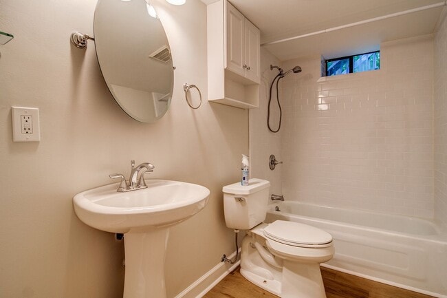 Building Photo - Renovated 4 bed home in Kennesaw w/ Designer Kitchen