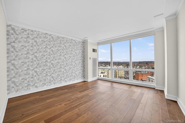 Building Photo - 5 Renaissance Square