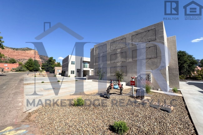 Building Photo - 165 Sugarloaf St