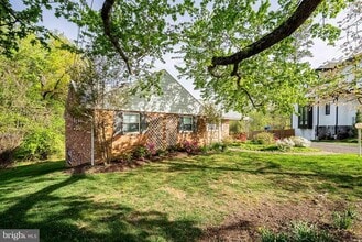 Building Photo - 6608 Fairlawn Dr