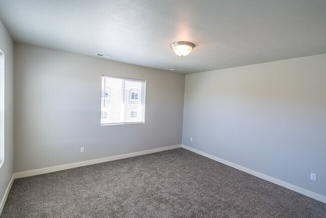 Building Photo - Beautiful Bridgestone Crossing Townhome